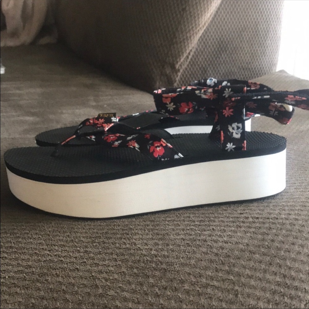 Teva Flatforms Size 9
